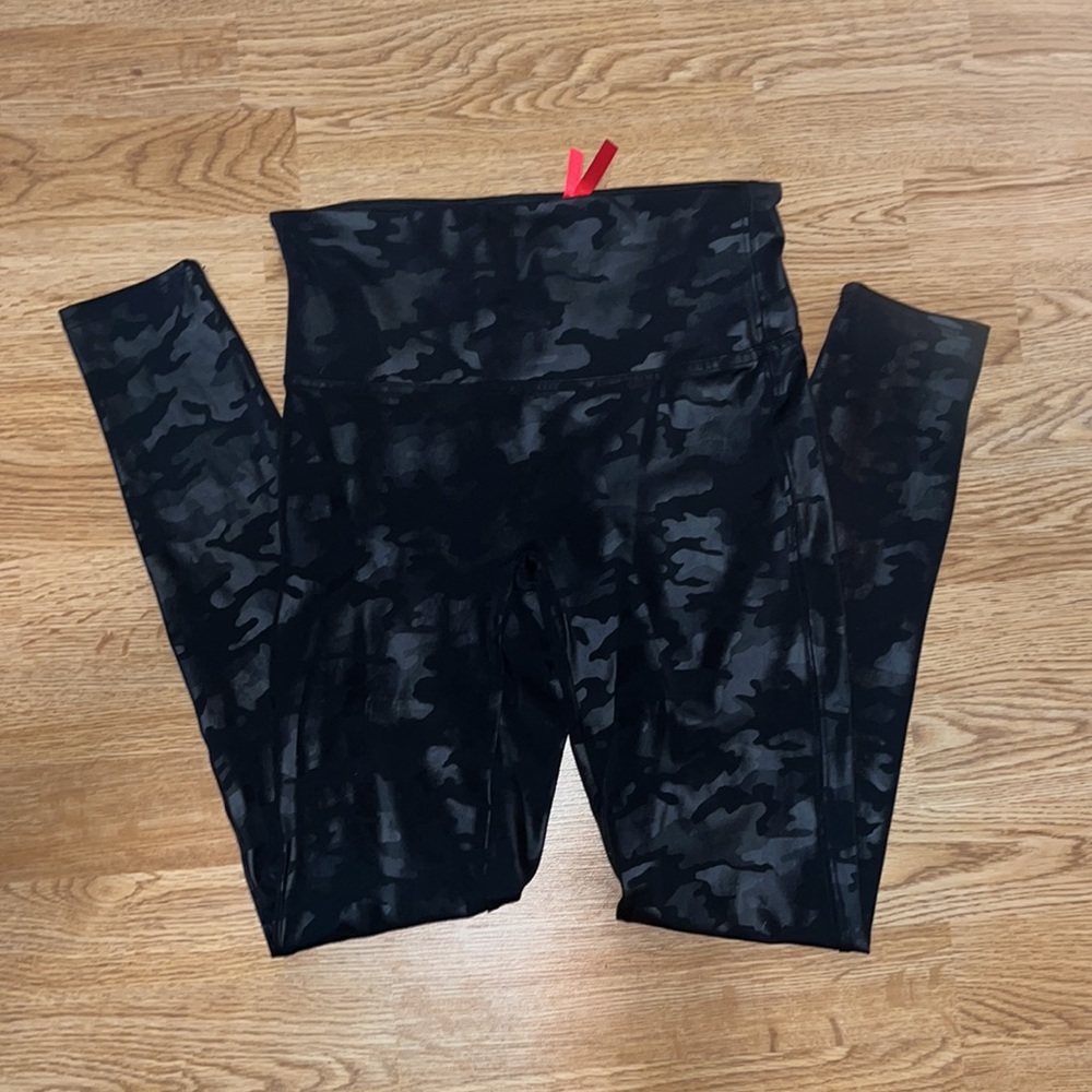 Medium Petite Spanx Faux Leather Leggings Black Camo